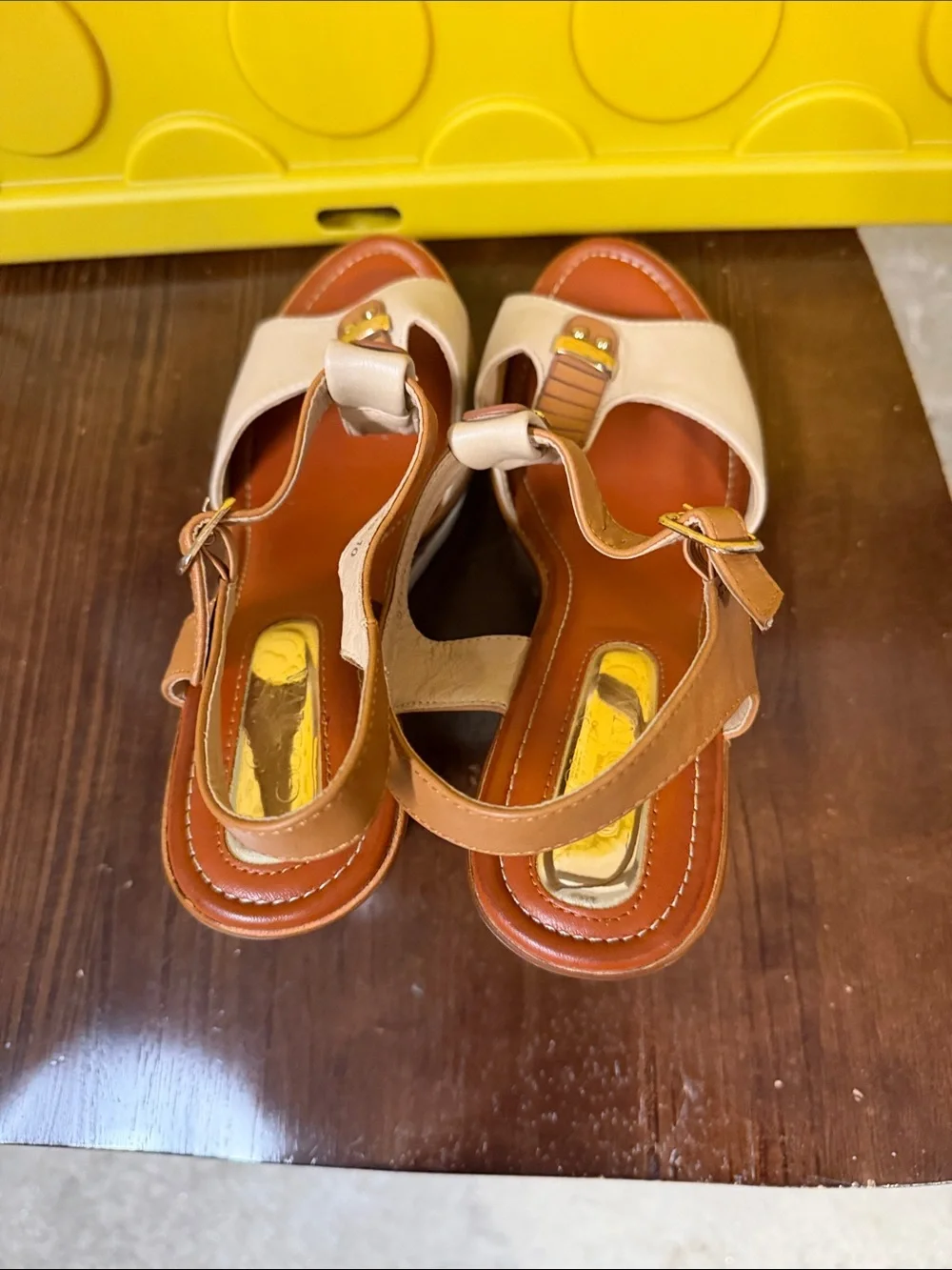 Godiva Women’s Tan and Cream Platform Wedge Sandals Size 10
